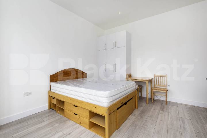 Flat Iverson Road in Greater London
