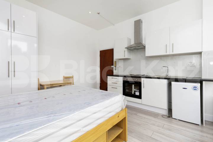 Flat Iverson Road in Greater London