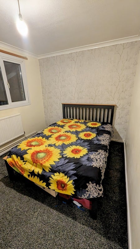 Room Hope Court in Crawley