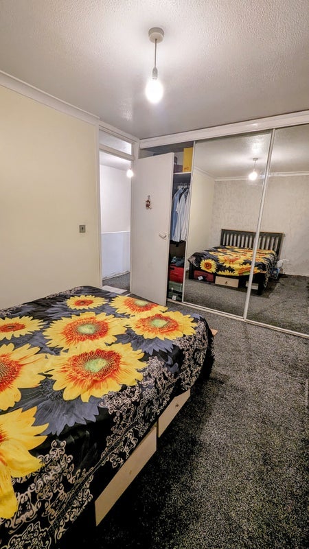 Room Hope Court in Crawley