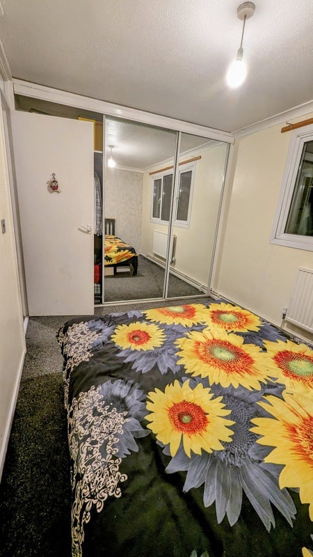 Room Hope Court in Crawley