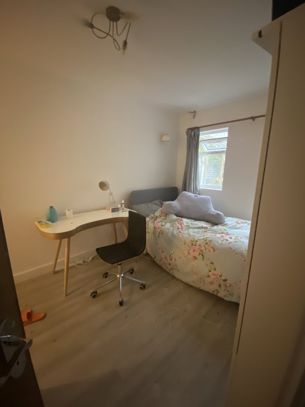 Room Queensway in Greater London
