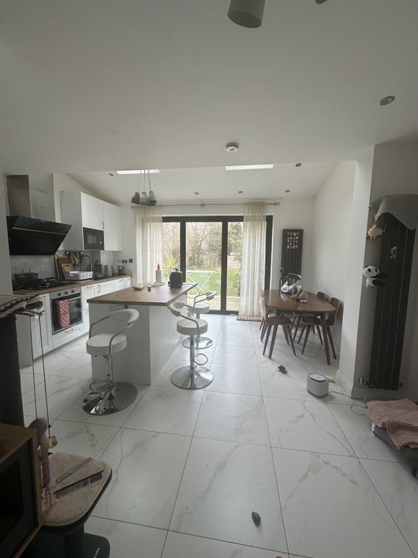 Room Queensway in Greater London