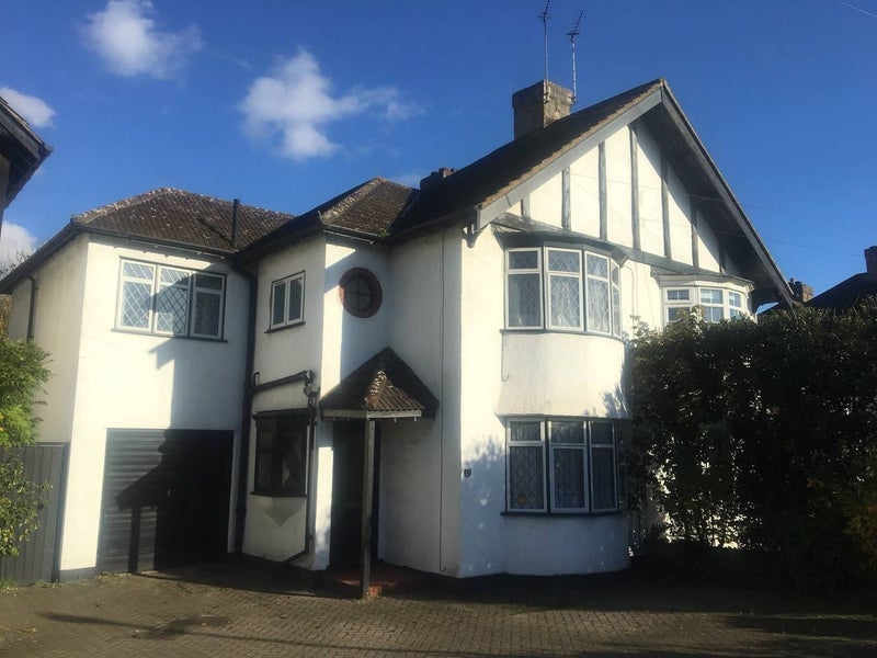 Room Queensway in Greater London