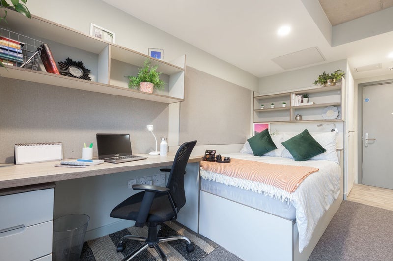 Room Clarence Lane in Sheffield