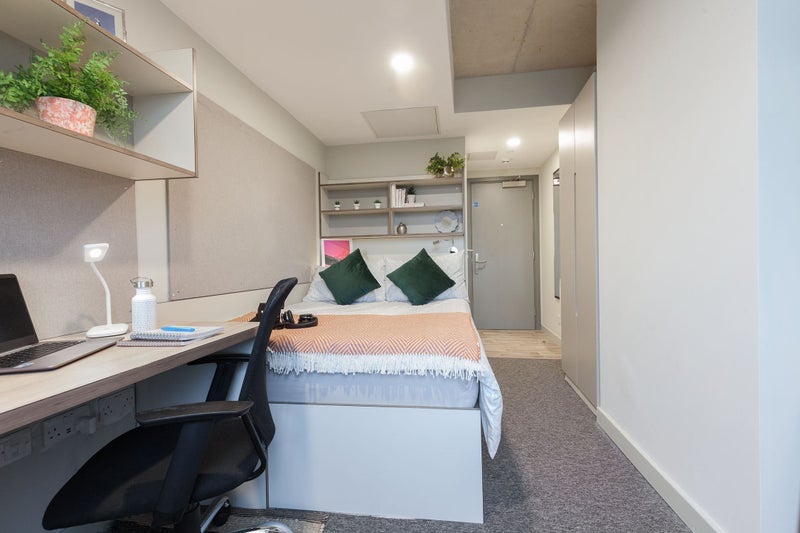 Room Clarence Lane in Sheffield
