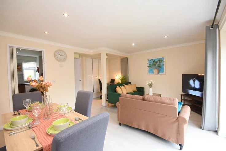 Flat Jerounds in Harlow
