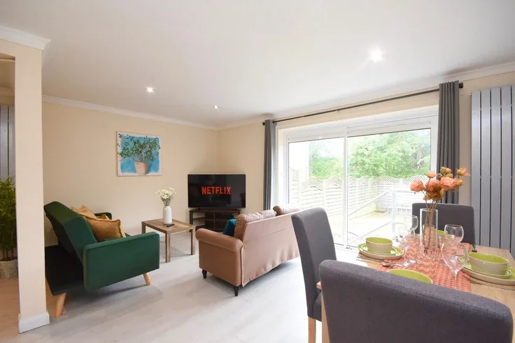 Flat Jerounds in Harlow