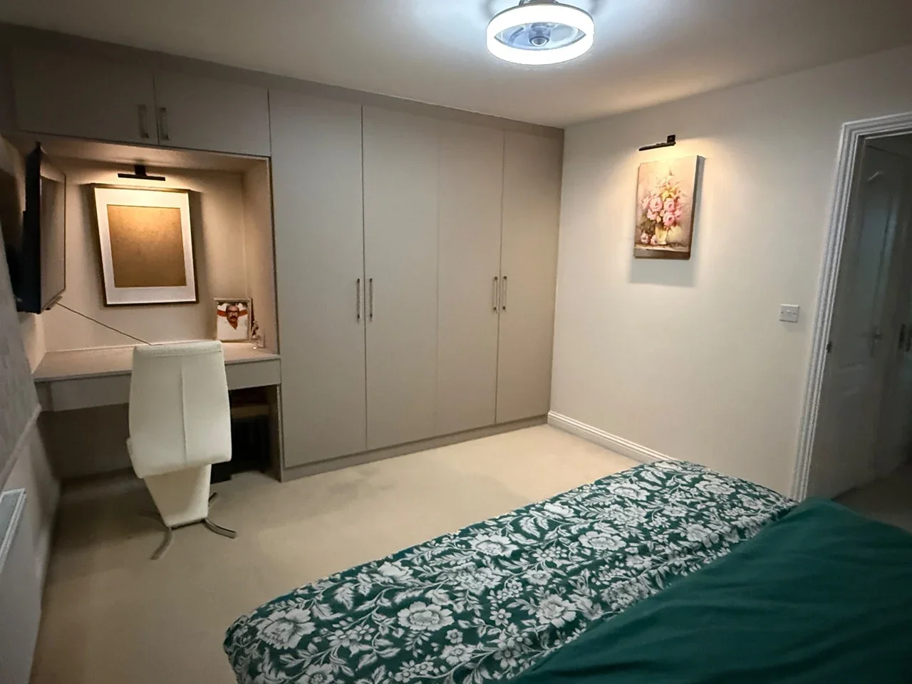 House Lodge Avenue in Greater London