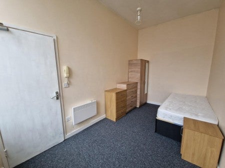 Flat Mitford Street in Trafford