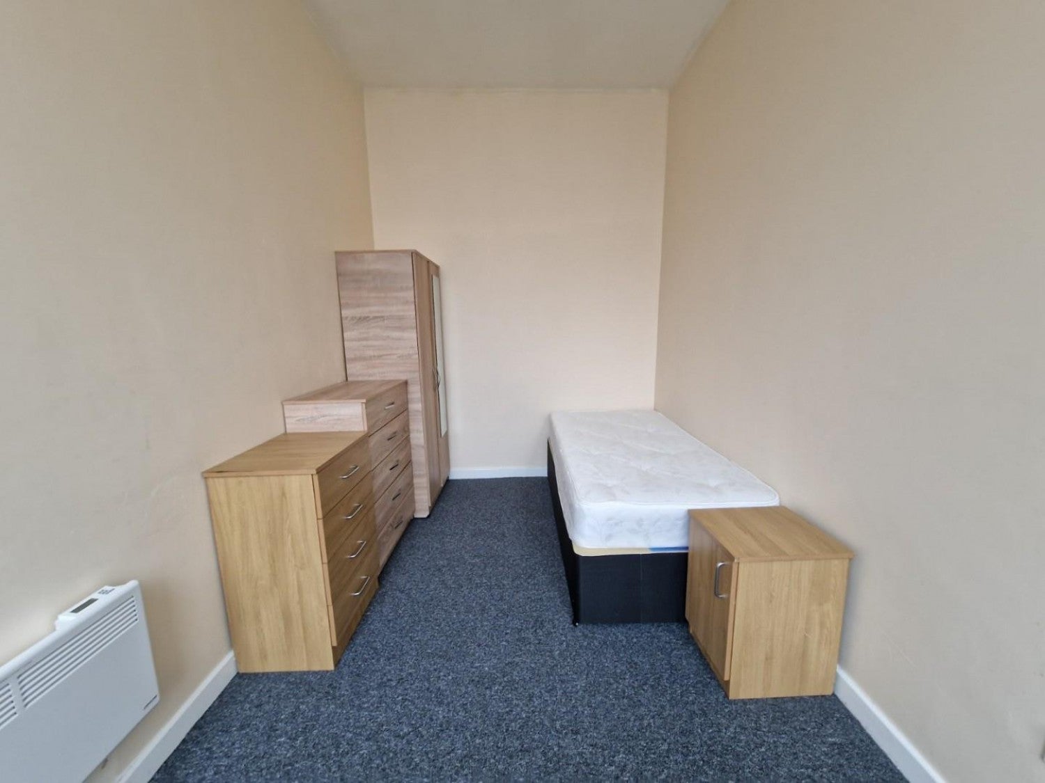 Room Mitford Street in Trafford