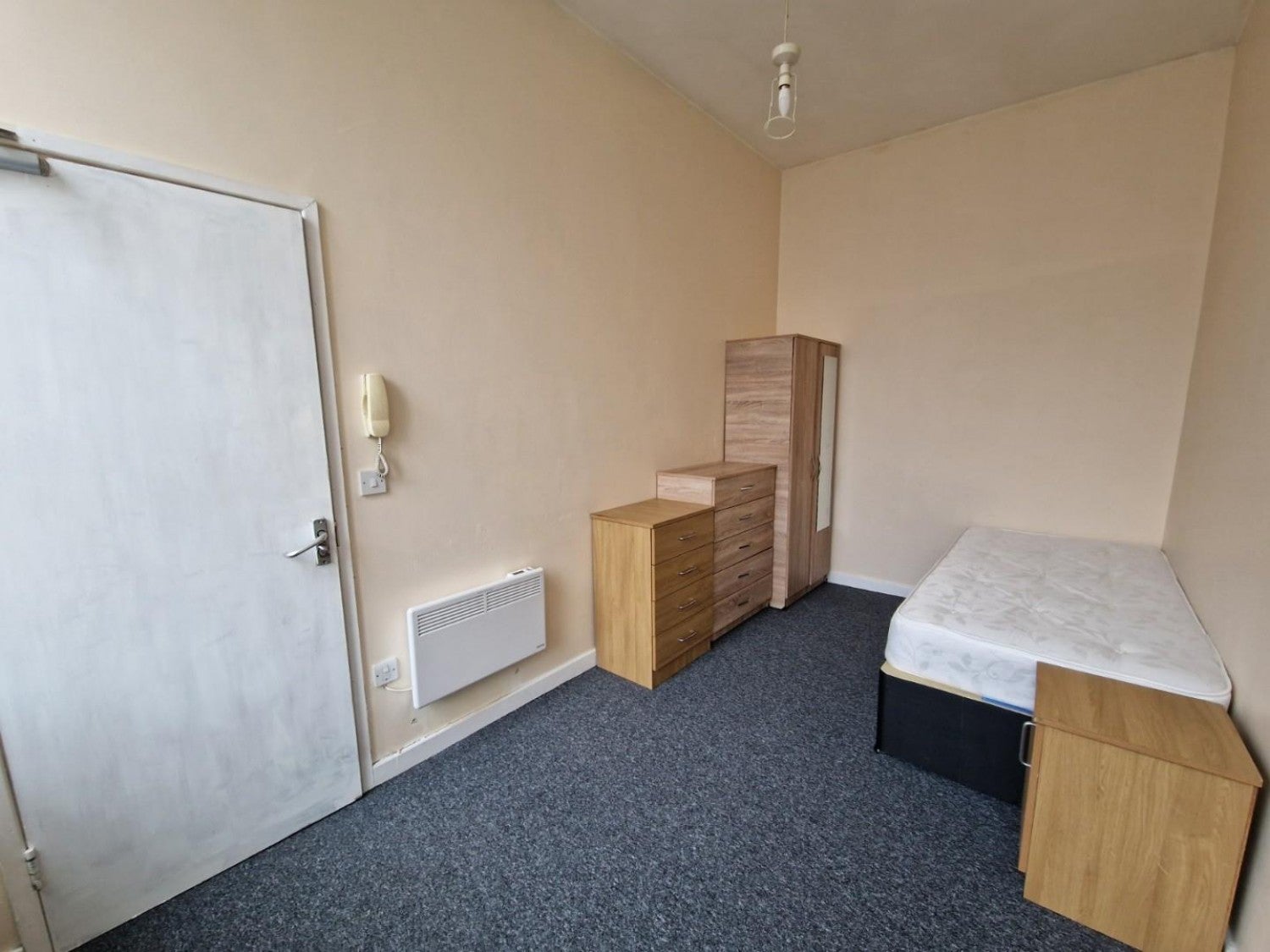 Room Mitford Street in Trafford