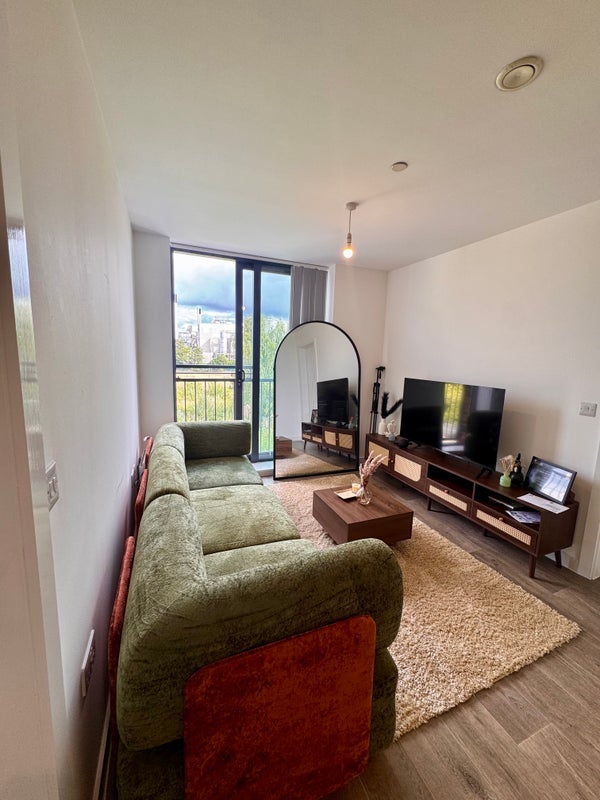 Flat Pomona Strand in Trafford