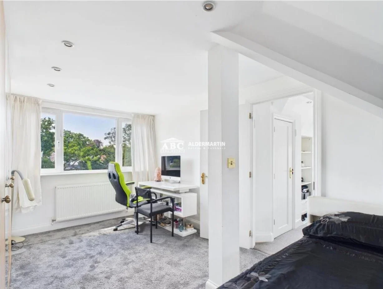 House Upcroft Avenue in Greater London