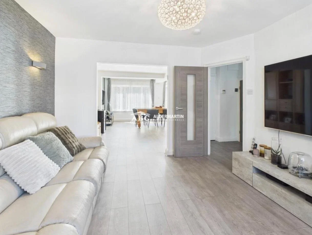House Upcroft Avenue in Greater London
