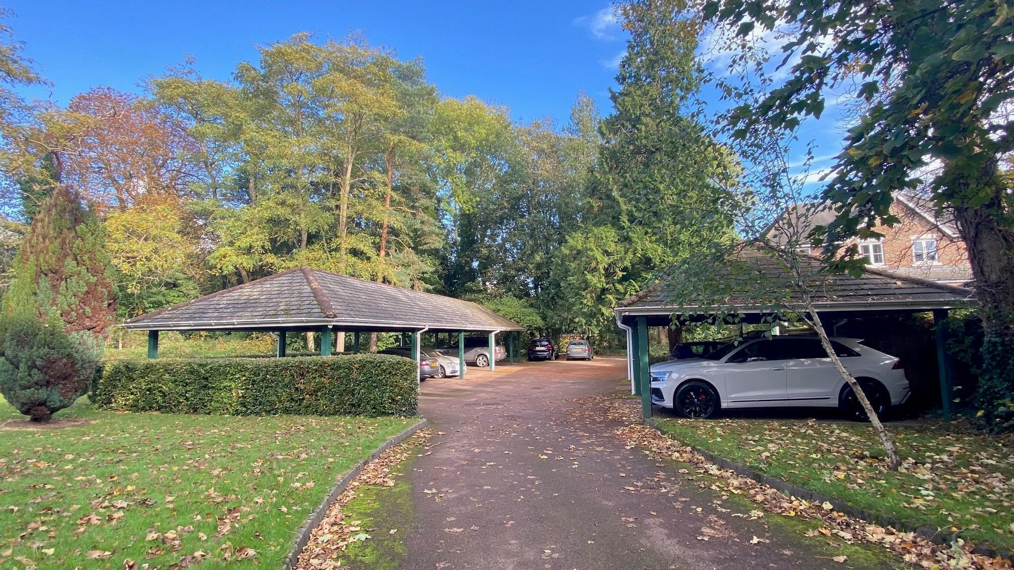 Flat Ray Park Avenue in Maidenhead