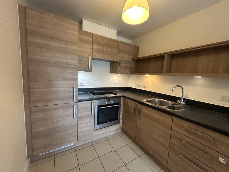 Flat Empire Way in Greater London