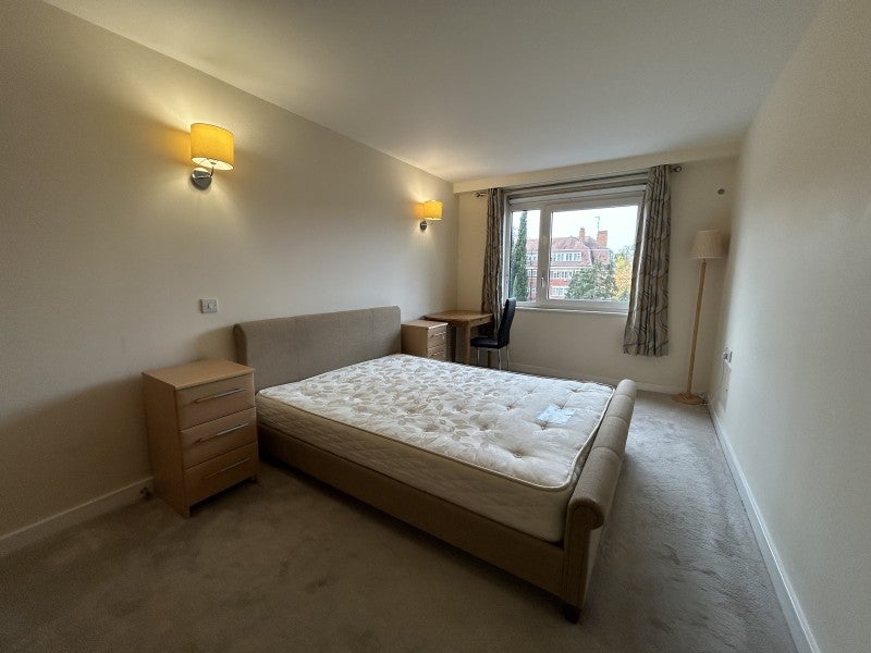 Flat Empire Way in Greater London