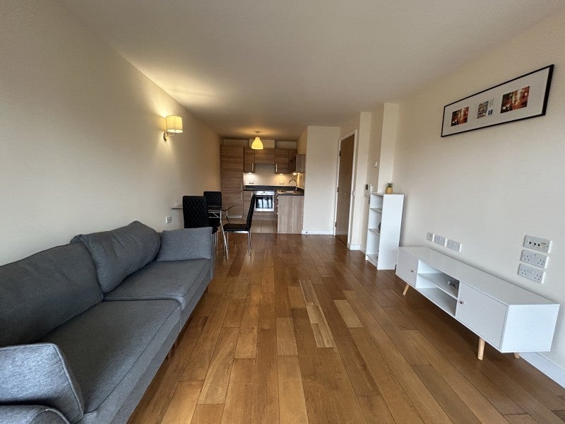 Flat Empire Way in Greater London
