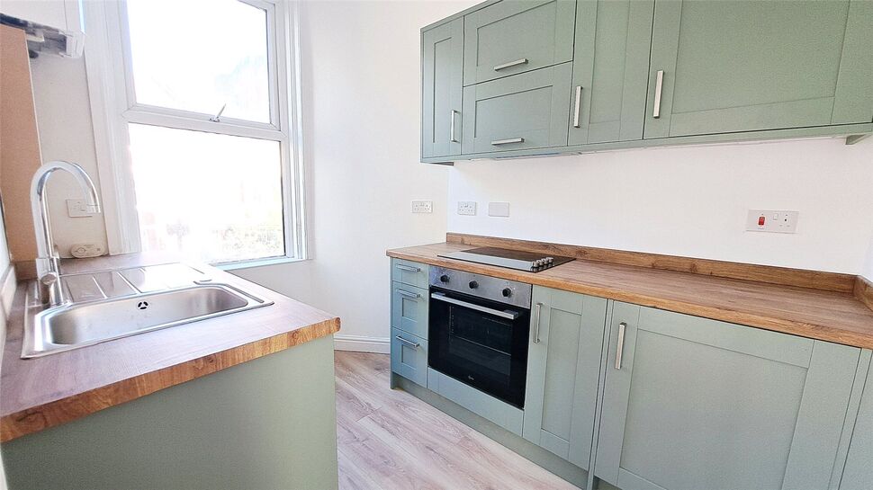 Flat Stonefield Road in St Leonards
