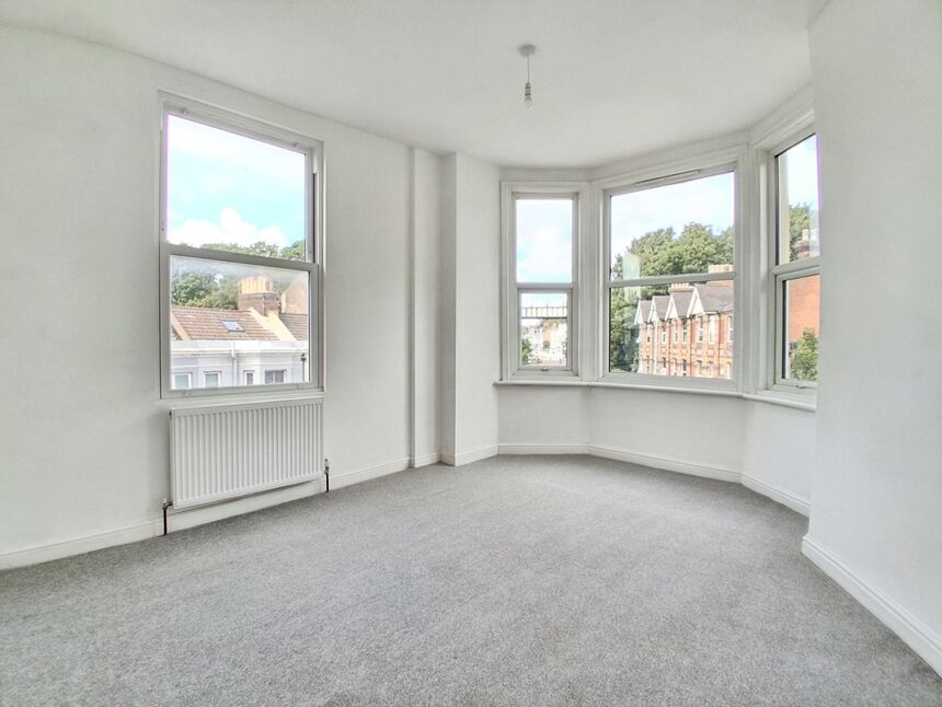 Flat Stonefield Road in St Leonards