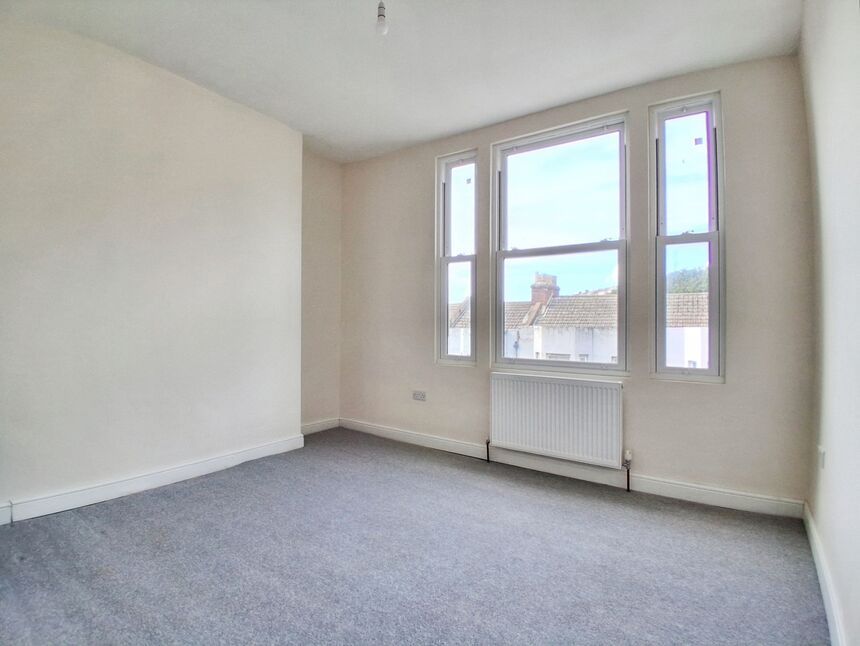 Flat Stonefield Road in St Leonards