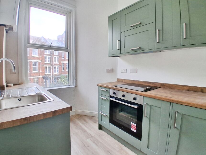 Flat Stonefield Road in St Leonards