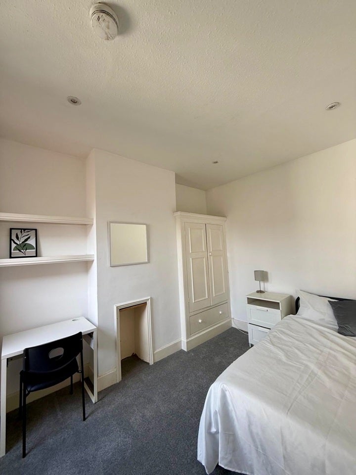 Room Stimpson Avenue in Northampton