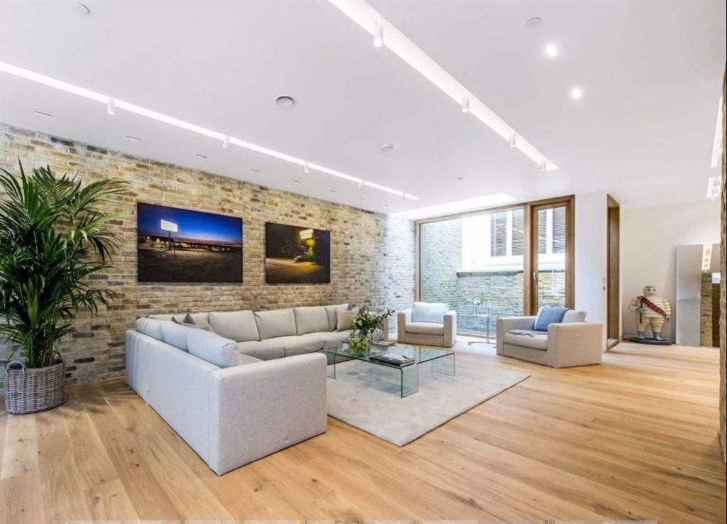 House Nottingham Place in City of Westminster