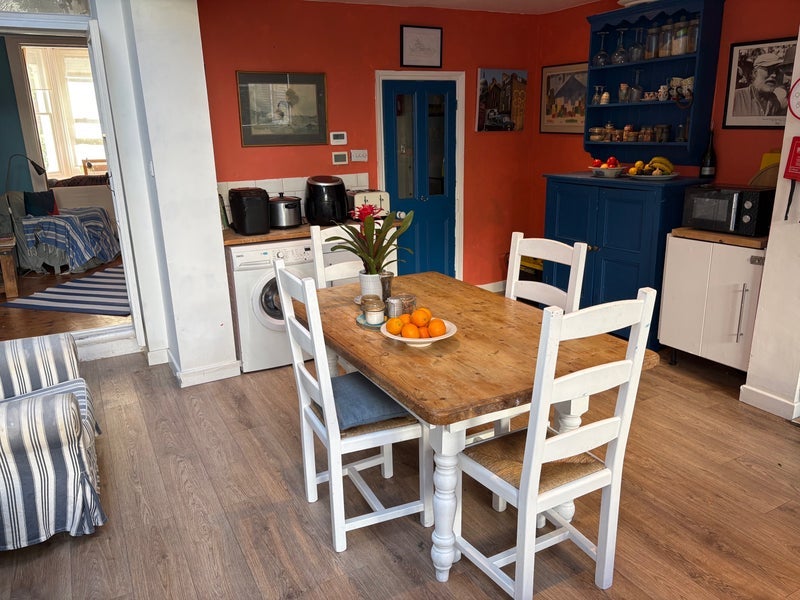 Room Sisters Avenue in Greater London