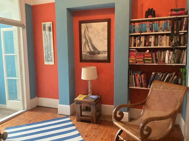 Room Sisters Avenue in Greater London