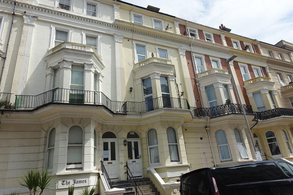 Flat Jevington Gardens in Eastbourne