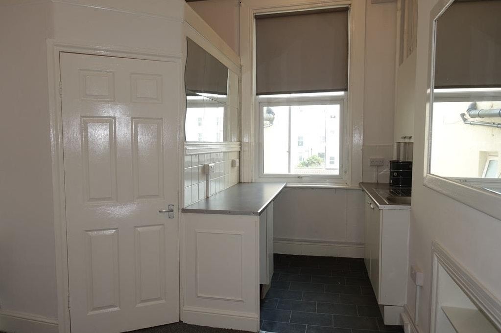 Flat Jevington Gardens in Eastbourne