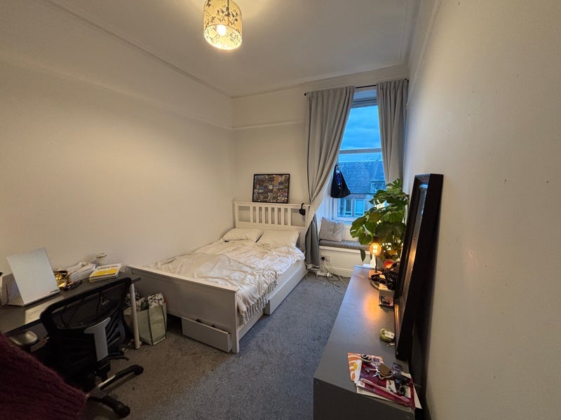 Room Partickhill Road in Glasgow