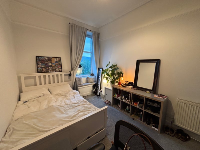 Room Partickhill Road in Glasgow