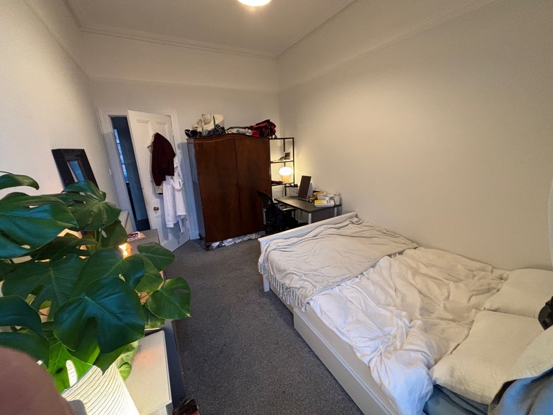 Room Partickhill Road in Glasgow