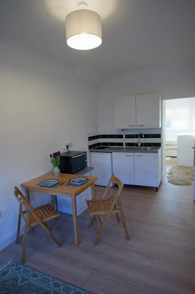 Flat Canterbury Avenue in Greater London
