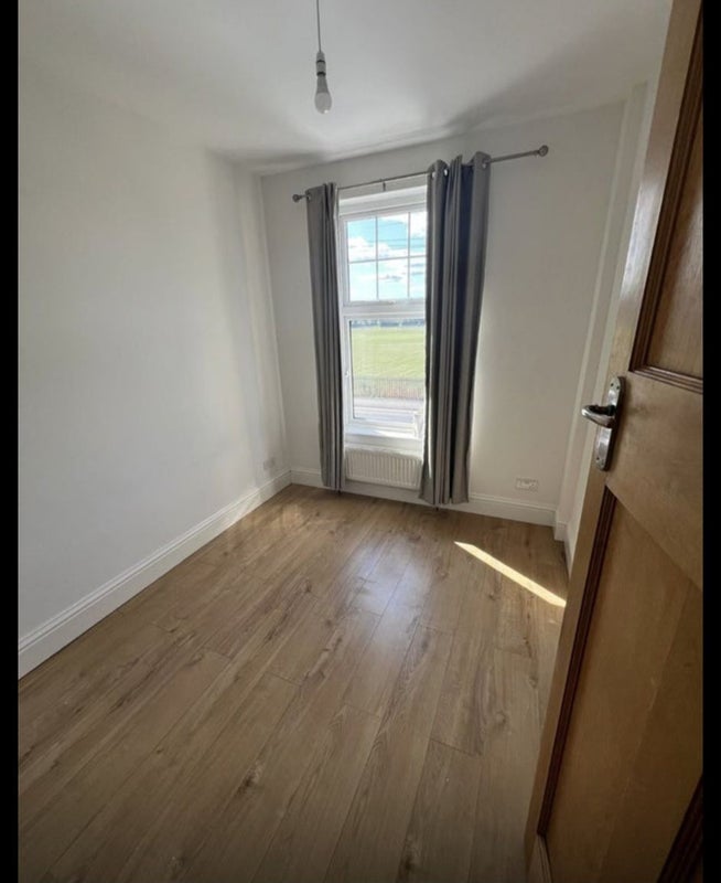 Room Southmead Road in Bristol