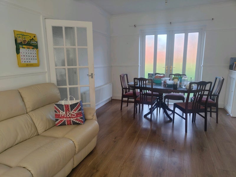 Room Meadowdale Crescent in Newcastle upon Tyne