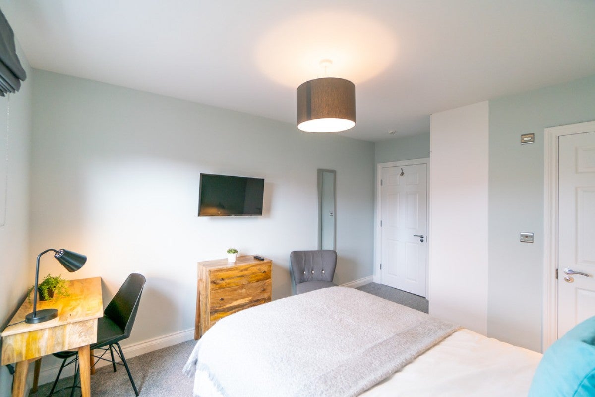 Room Wantage Road in Reading