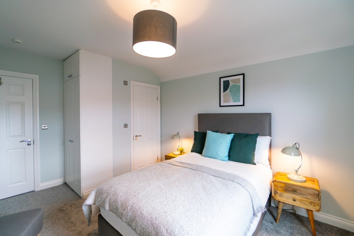 Room Wantage Road in Reading