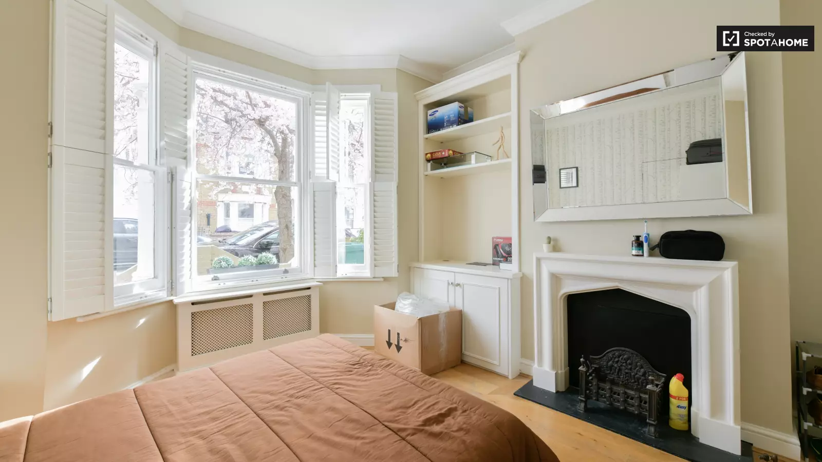 Flat Parry Road in City of Westminster