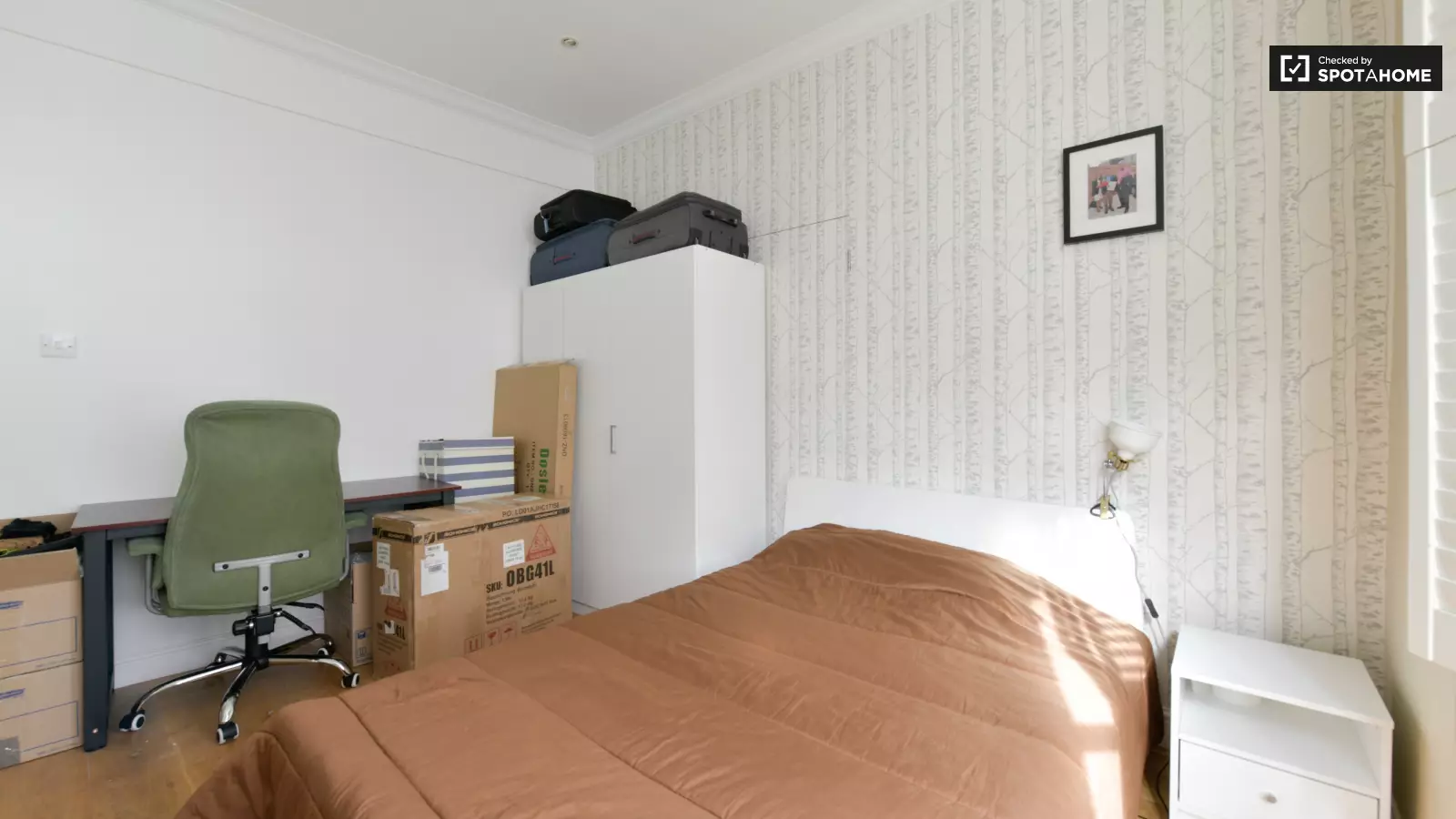 Flat Parry Road in City of Westminster