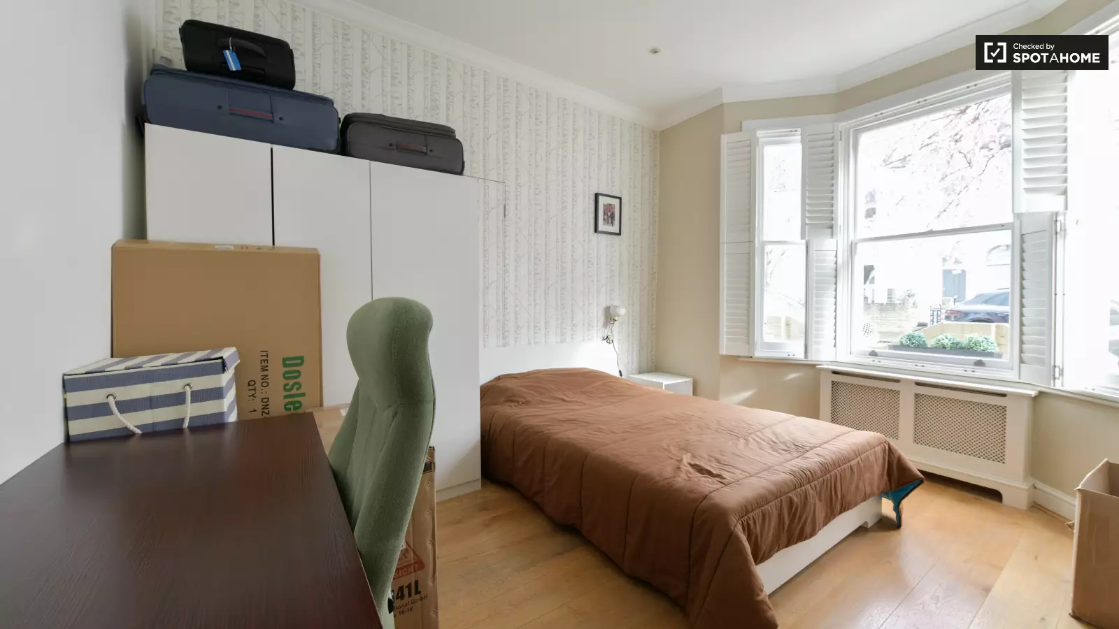 Flat Parry Road in City of Westminster