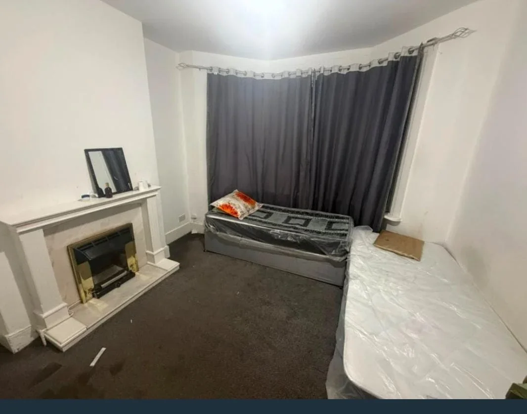 Room Tilbury Road in Greater London