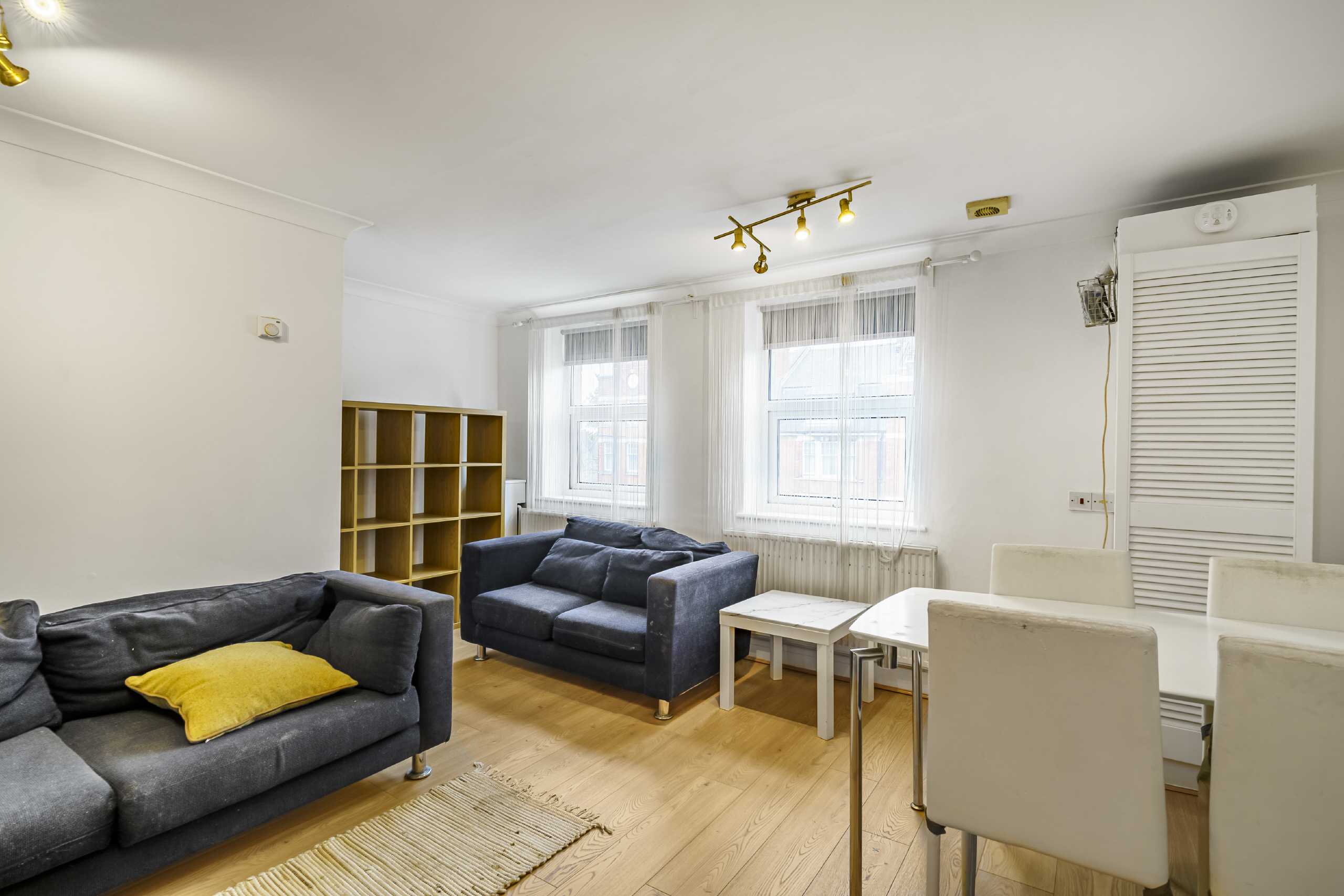 Flat Streatham High Road in Greater London