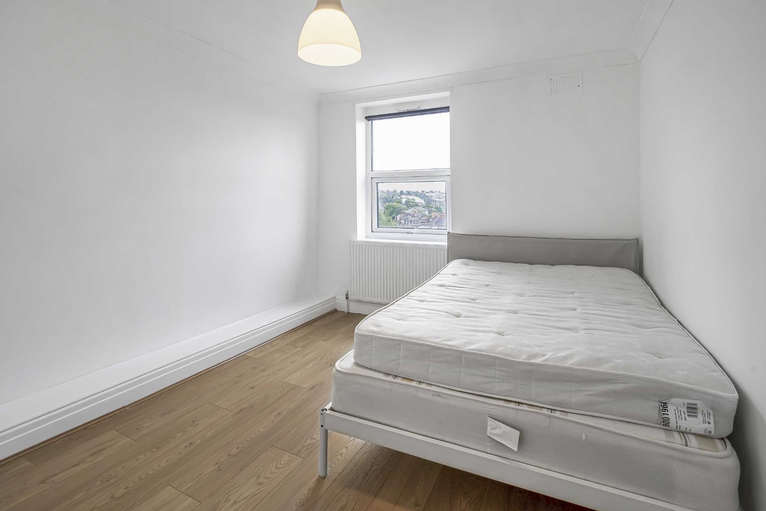 Flat Streatham High Road in Greater London