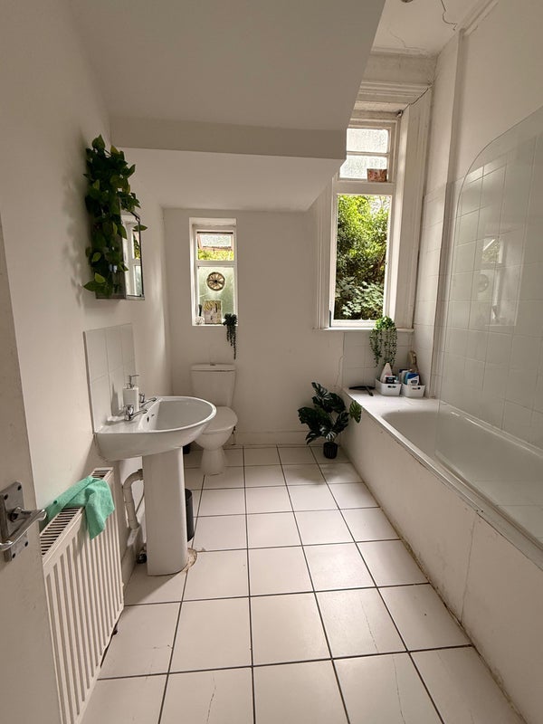 Room Thicket Road in Greater London