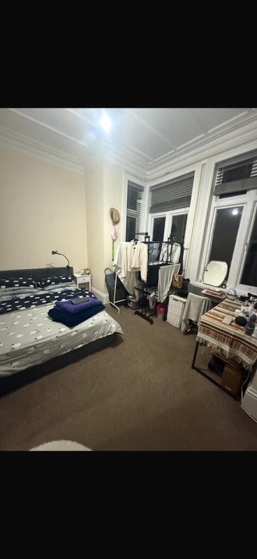 Room Thicket Road in Greater London