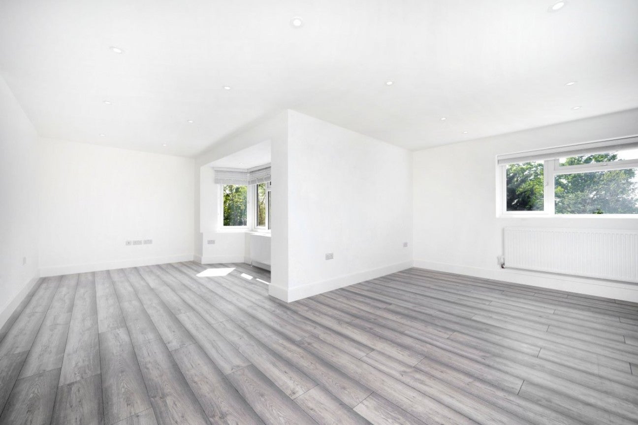Flat Hendon Way in Greater London